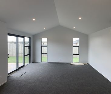 Three Bedroom Property - Photo 1