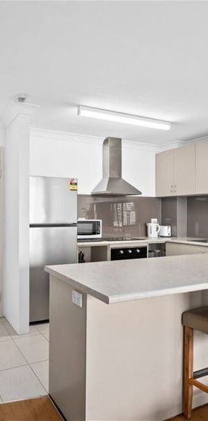 Renovated fully furnished 2 bedroom apartment, - Photo 1