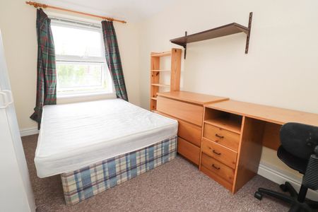 4 bedroom terraced house to rent - Photo 2