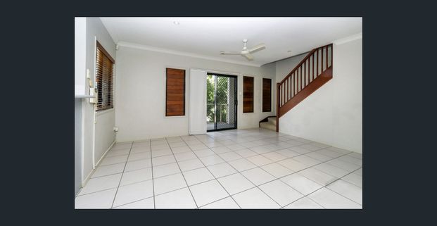 Three Bedroom Townhouse Close To Uni And Lavarack Barracks - Photo 1