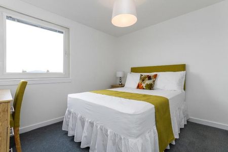 3 bedroom flat to rent - Photo 4