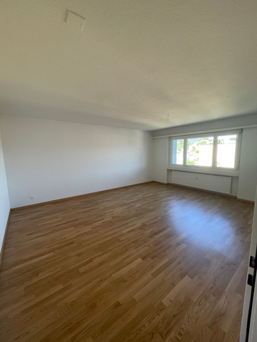 Gemütliche 4.5 Zimmer Wohnung im 10. OG in Spreitenbach - Photo 4