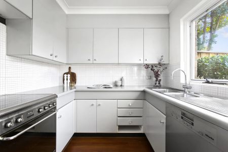 A Boutique Terrace In A Leafy Parkside Enclave - Photo 3