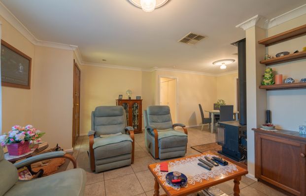 Ray White Forbes - (02) 68511411 - Photo 1