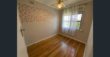 walking distance to train station - Photo 5