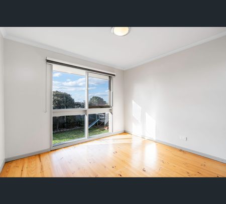 30 Dublin Drive, Grovedale, Vic 3216 - Photo 5