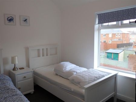 3 bedroom terraced house to rent - Photo 3