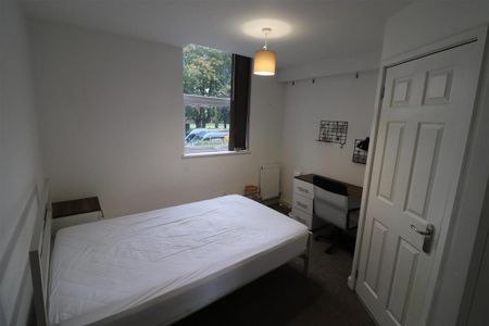 1 bedroom in a house share to rent - Photo 5