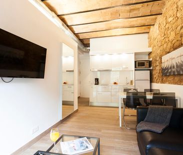 Bright 2-Bedroom Apartment in the Heart of El Born - Photo 6