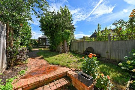 3 bedroom terraced house to rent - Photo 2