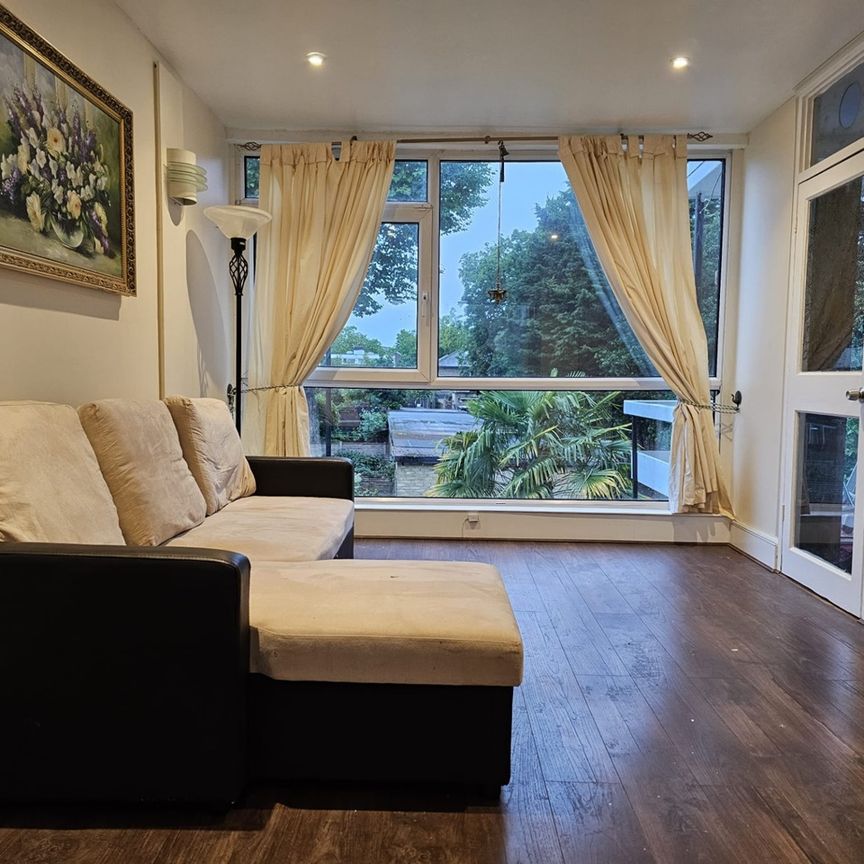 2 Bed Maisonette, Michaels Close, SE13 - Photo 1