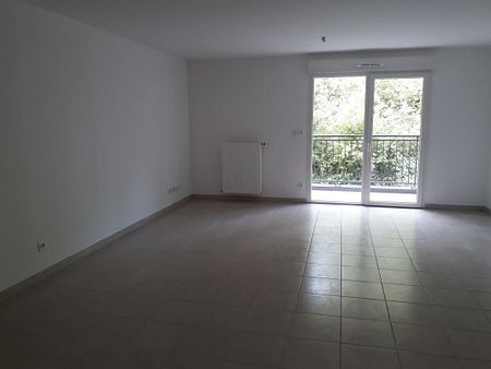 Appartement - T3 - L ARBRESLE - Photo 3