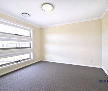 Low Maintenance Living - Three-bedroom home - Photo 5