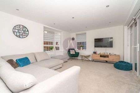 4 bedroom detached house to rent - Photo 2