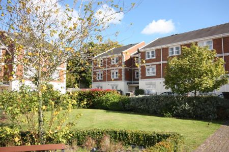 St Lukes Square, Guildford, GU1 - Photo 3