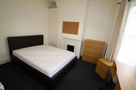 1 bedroom in a house share to rent - Photo 4