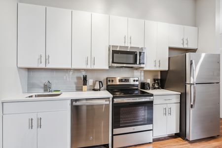 Master Room & Ensuite Bath - Lisgar Apartments - Photo 5