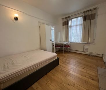 Studio Flat, Ethelbert Gardens, IG2 - Photo 1