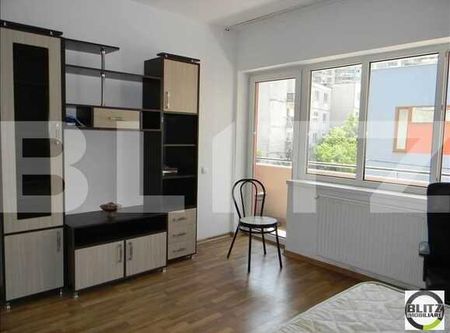 Apartament cu 2 camere in zona foarte usor accesibila. - Photo 2