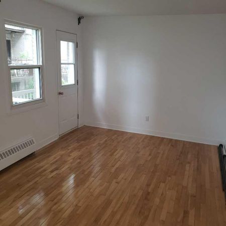 3 1/2 Renove Chauffage Eau Chaude Invlus Entrée Laveuse Secheuse - Photo 3