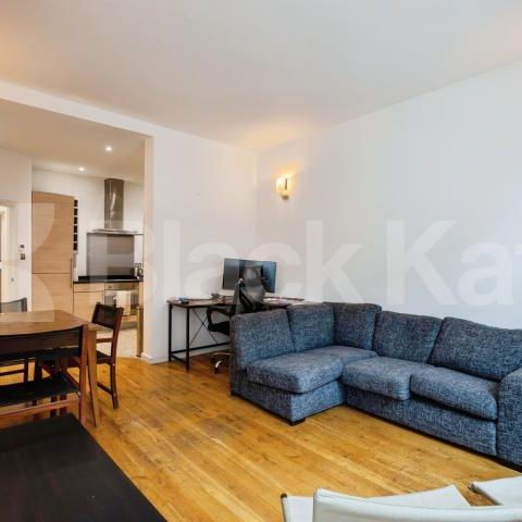 Warehouse style apartment moments from Borough High Street - Photo 1