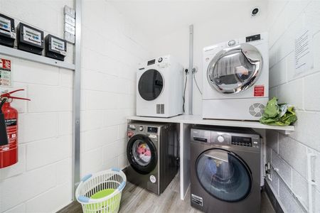 Studio Flat, Coldharbour Lane, SW9 - Photo 4