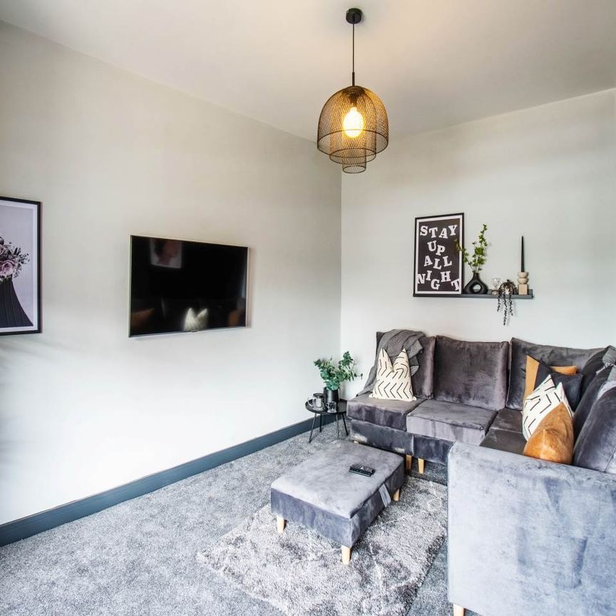 Highfield Avenue (room 1), Wortley, Leeds - Photo 1