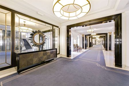 An outstanding four bedroom apartment located in one of Marylebone's most popular red brick mansion blocks. - Photo 2