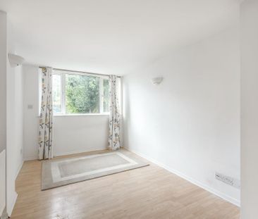 4 bedroom end of terrace house to rent - Photo 5