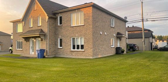 Grand 4 1/2 À SAINT-ÉTIENNE DE LAUZON (LÉVIS) - Photo 2