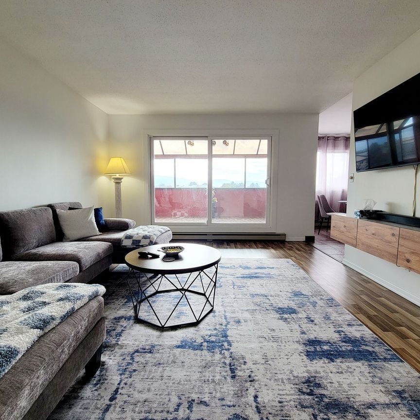 Spacious 3 bed 1 bath condo in the heart of Rutland - Photo 1