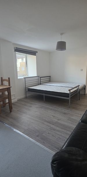 Studio Flat, Milliners Court, LU3 - Photo 1