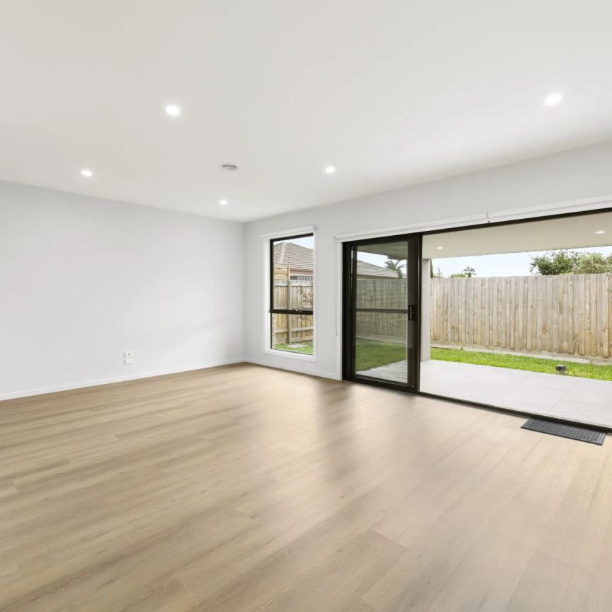 MODERN DOUBLE-STOREY FAMILY HOME IN A PRIME LOCATION - Photo 1