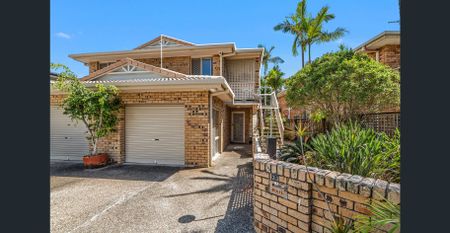 Light-Filled Duplex in Prime Coastal Location - Photo 2