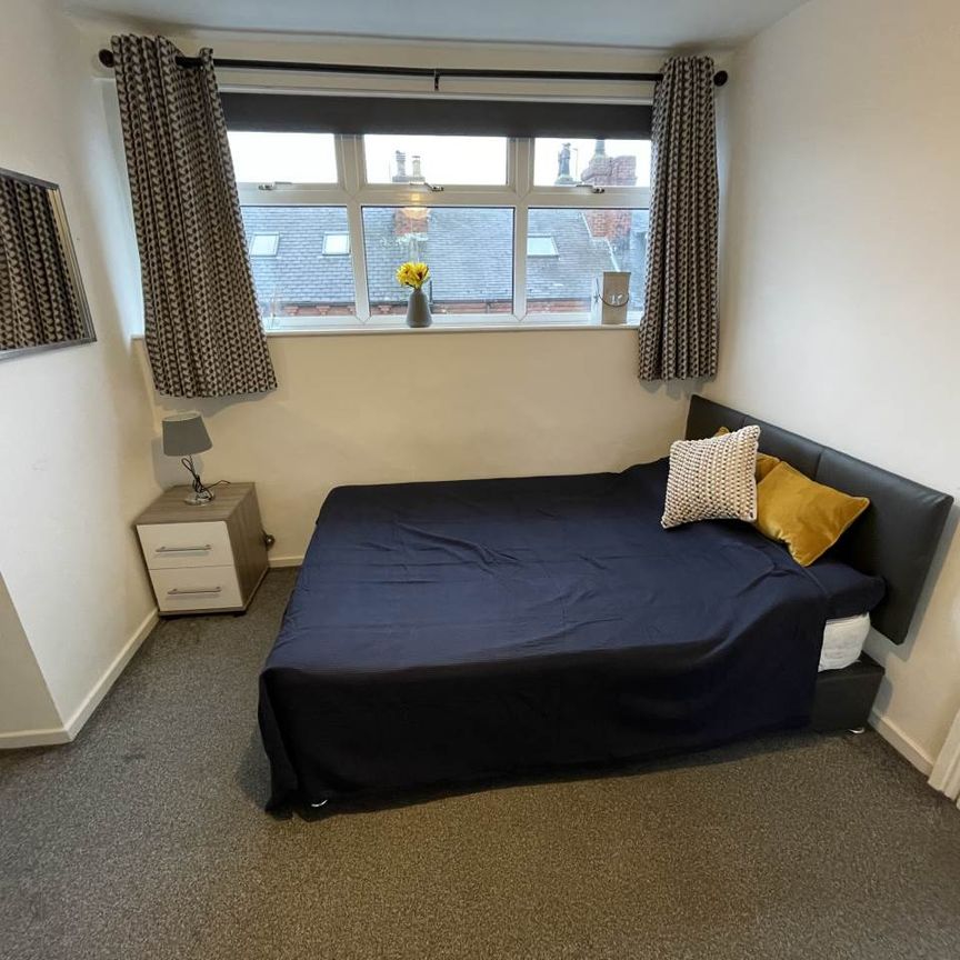 Edinburgh Grove (room 5), Armley, Leeds - Photo 1