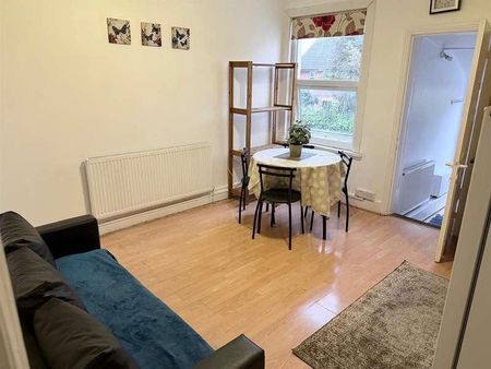 Grove Road, Hounslow, TW3 - Photo 5