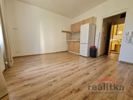 Pronájem bytu 1+kk 22 m2 - Photo 2