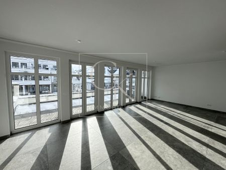 Stilvolle 4,5-Zimmer-Wohnung mit 2 Terrassen & 2 Stellplätzen - Photo 3