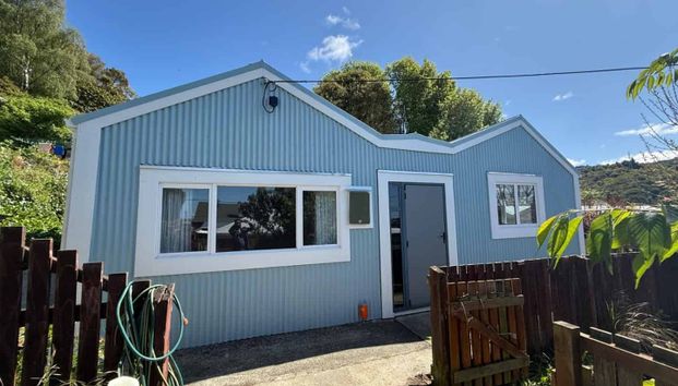 4 Bedroom House in Caversham - Photo 1