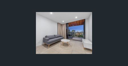 Fully Furnished, Prime Location - Modern 2-Bedroom Apartment in Stones Corner - Photo 2