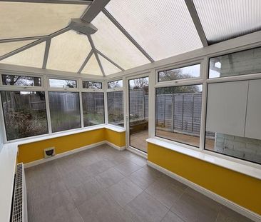 2 bedroom end of terrace house to rent - Photo 5