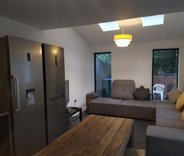 6 Bed Semi-Detached House, Queensland Avenue, CV5 - Photo 4