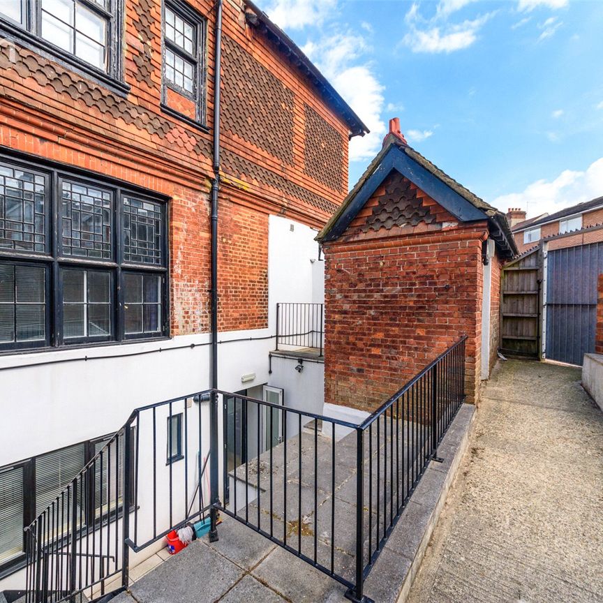 property to rent - Photo 1