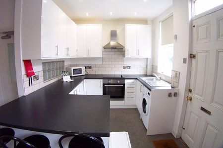 3 bedroom terraced house to rent - Photo 4