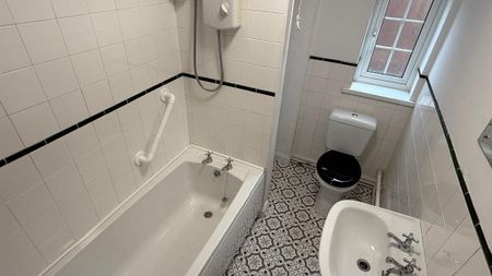 3 bedroom semi-detached house to rent - Photo 4