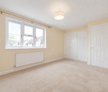 3 bedroom end of terrace house to rent - Photo 2
