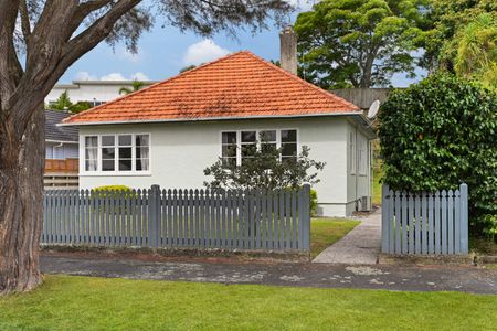 20 Galway Avenue, Hamilton East — - Photo 4