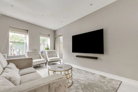 2 bedroom flat in 130 New Kings Road - Photo 4