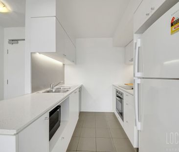 FULLY FURNISHED EXECUTIVE APARTMENT WITH VIEWS AT THE PINNACLE - Photo 6