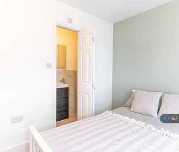 1 bedroom in a house share to rent - Photo 4